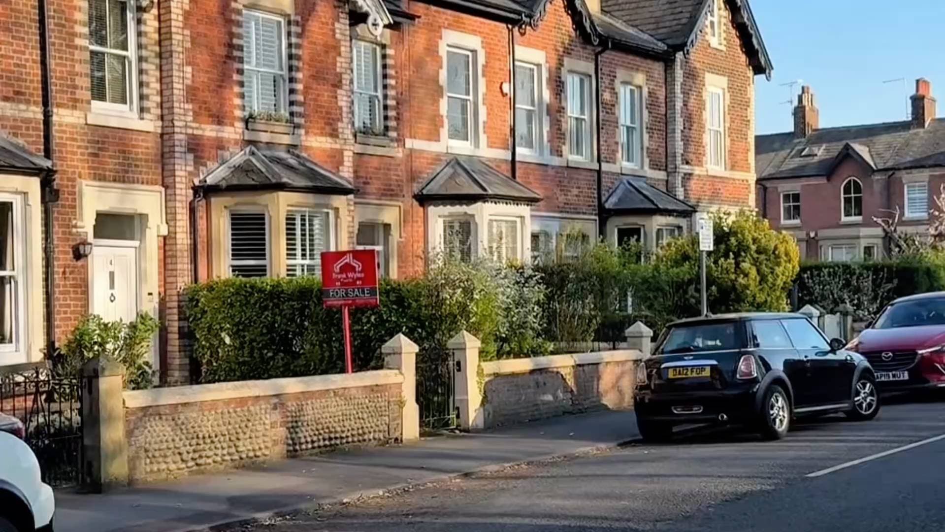 <span style="font-size:18px;color:hsl(0,100%,40%);"><strong>WELCOME TO</strong></span><br>Frank Wyles & Co <br>The Estate Agents